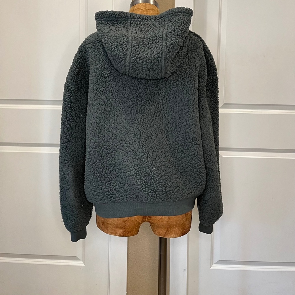 Universal Thread Fuzzy Hoodie - Picture 2 of 3